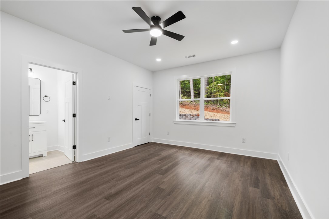 306 Hickory Trail Westminster, SC 29693 - Photo 17 of 33