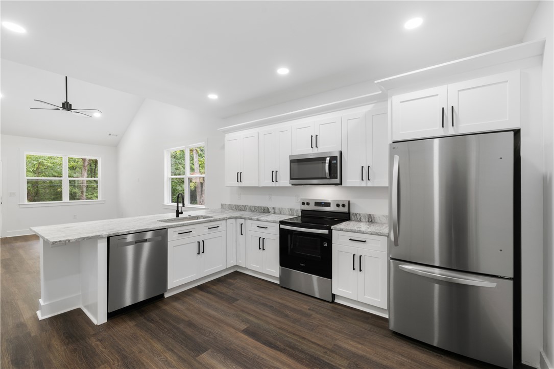 306 Hickory Trail Westminster, SC 29693 - Photo 2 of 33