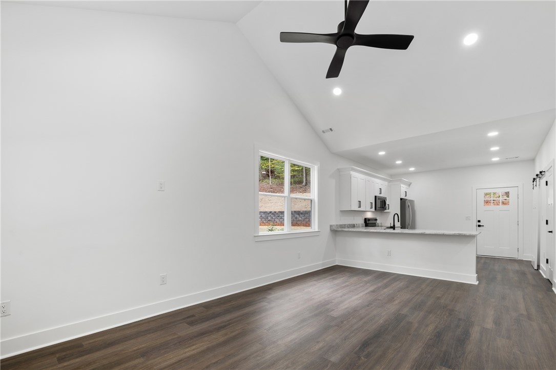 306 Hickory Trail Westminster, SC 29693 - Photo 5 of 33