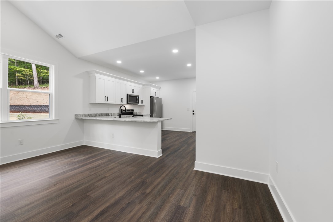 306 Hickory Trail Westminster, SC 29693 - Photo 6 of 33