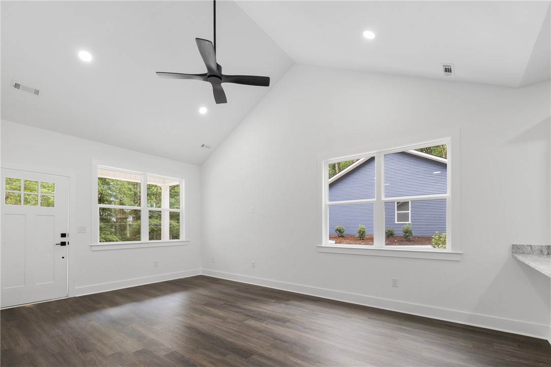 306 Hickory Trail Westminster, SC 29693 - Photo 7 of 33