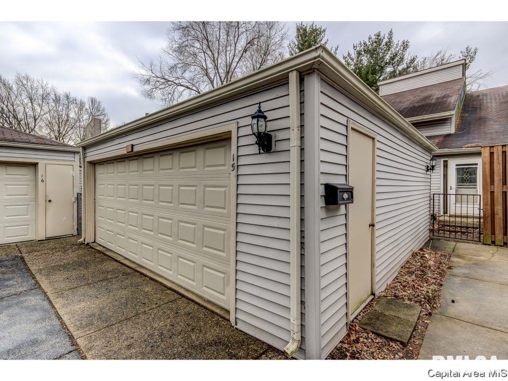 15 Country Place Springfield, IL 62703 - Photo 1 of 33