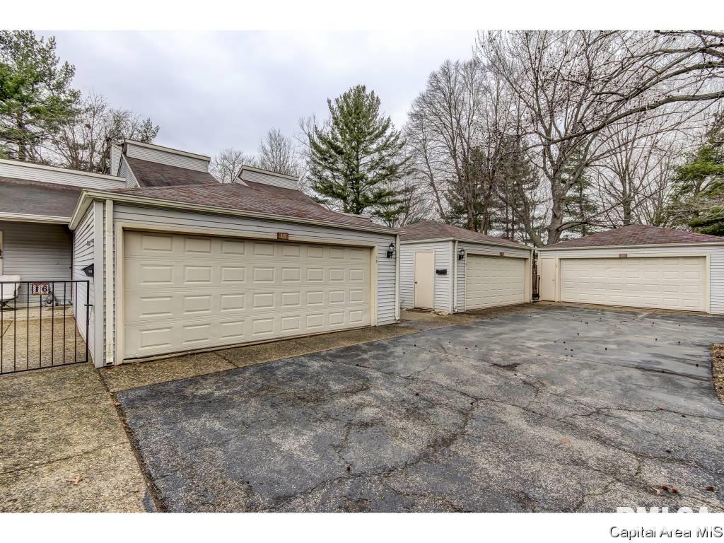 15 Country Place Springfield, IL 62703 - Photo 23 of 33