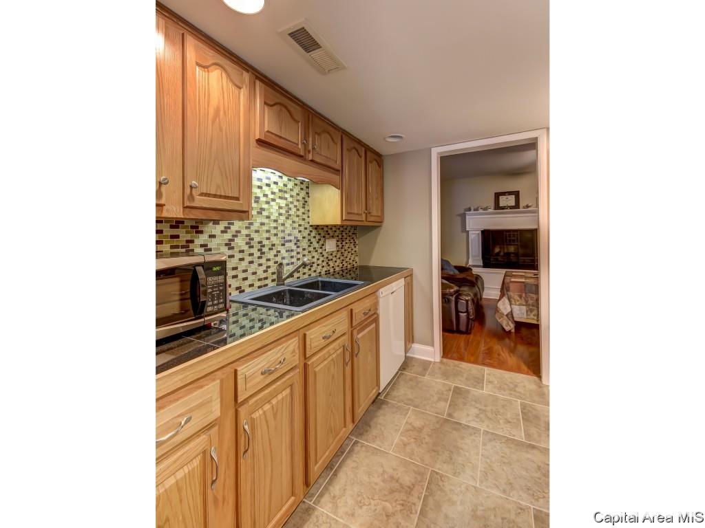15 Country Place Springfield, IL 62703 - Photo 24 of 33
