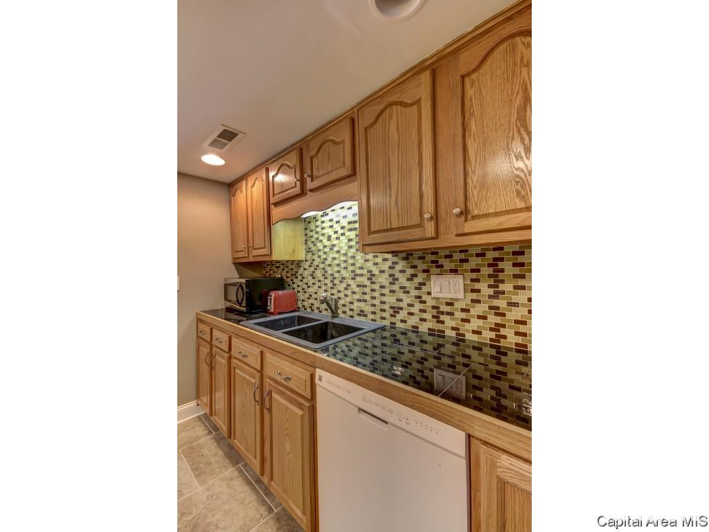 15 Country Place Springfield, IL 62703 - Photo 26 of 33