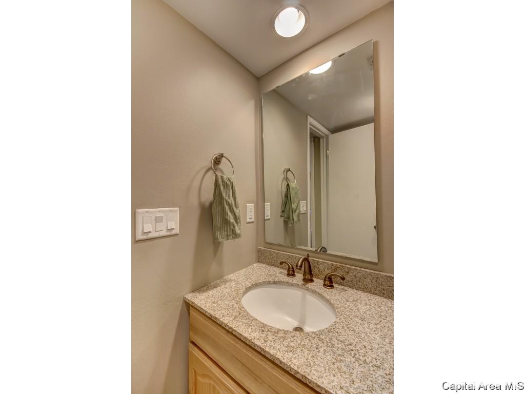 15 Country Place Springfield, IL 62703 - Photo 5 of 33