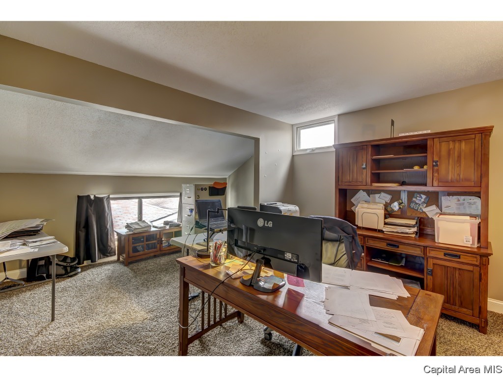 15 Country Place Springfield, IL 62703 - Photo 7 of 33