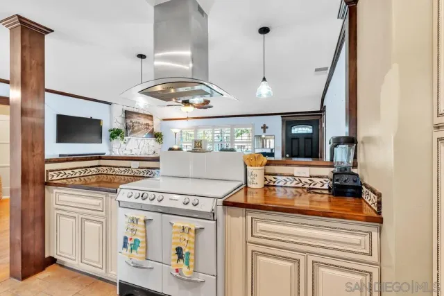 $719,900 | 3448 Trophy Drive, La Mesa, CA 91941