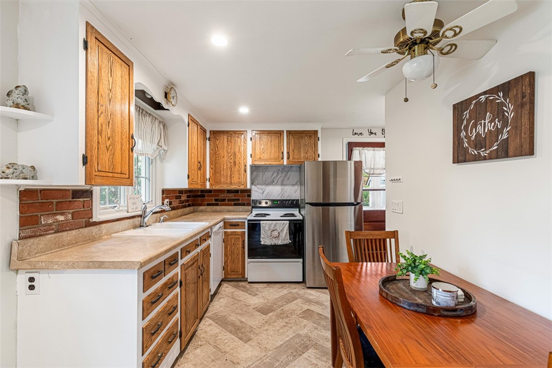 48 Barker Street Warwick, RI 02888 - Photo 14 of 41