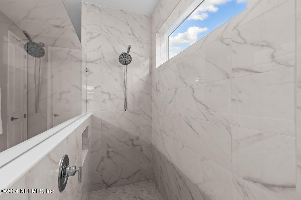 11232 Bright Path Jacksonville, FL 32256 - Photo 36 of 78 a bathroom with a bathtub