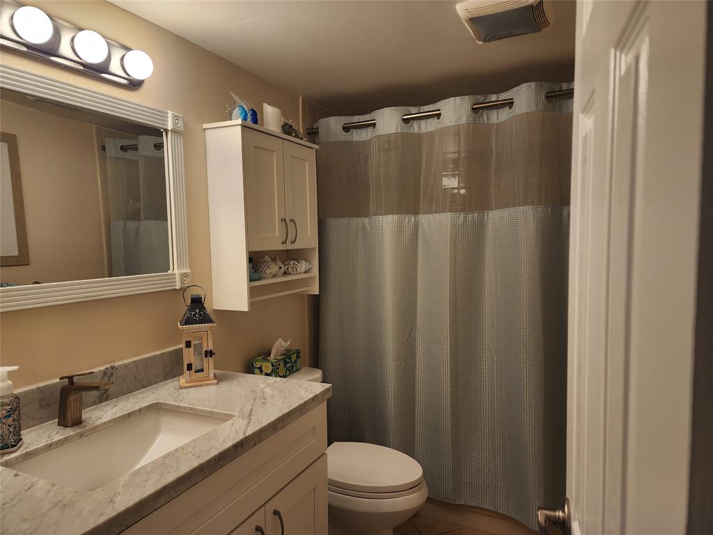 321 Southeast 3rd Street, Unit 302 Dania Beach, FL 33004 - Photo 14 of 23 Tub/shower combo
