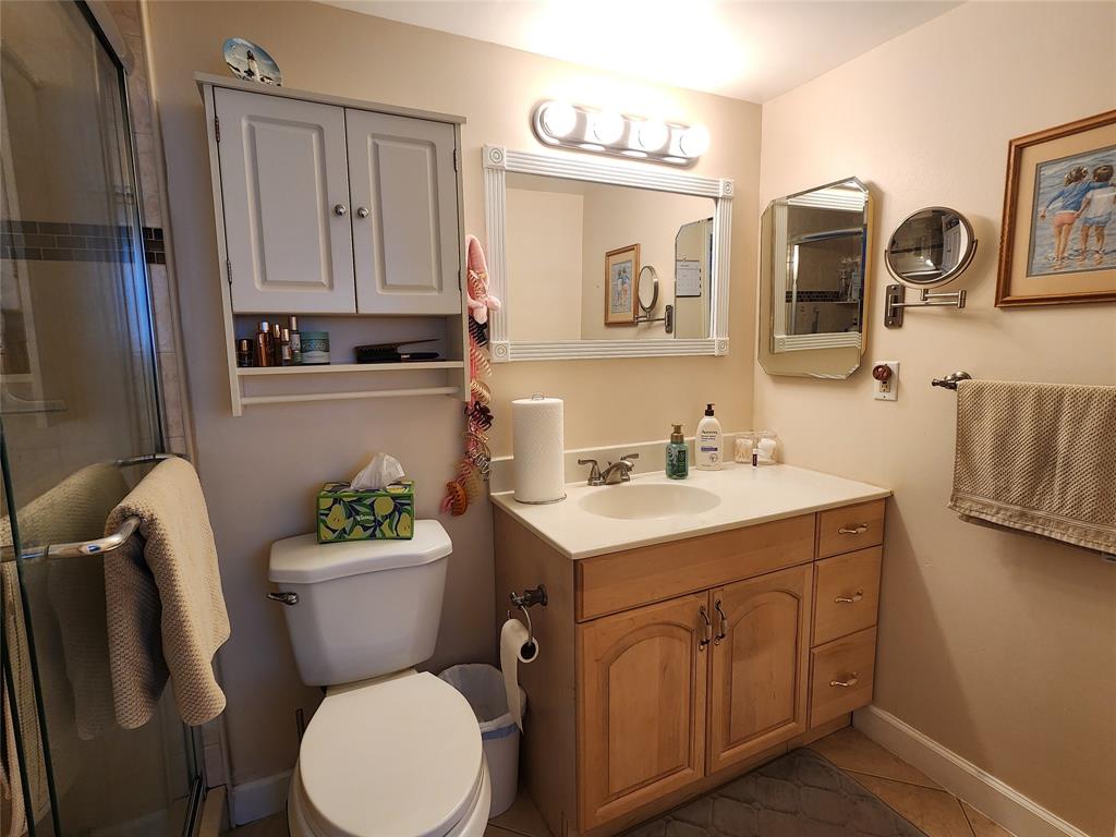 321 Southeast 3rd Street, Unit 302 Dania Beach, FL 33004 - Photo 10 of 23 Main bathroom