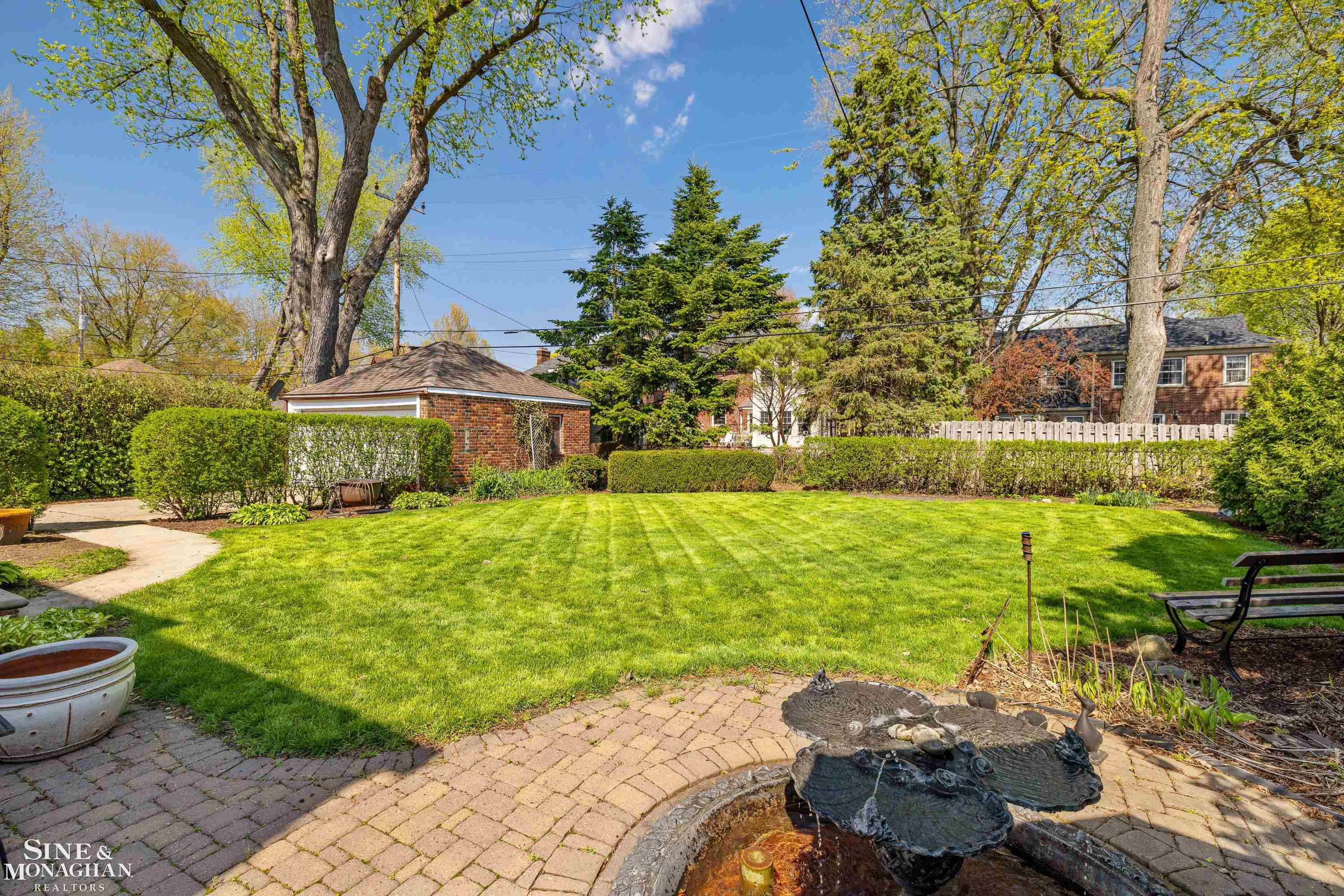 854 Pemberton Road Grosse Pointe, MI 48230 - Photo 51 of 57 50205225-1aeb6aa0-1c56-420c-a8ec-97a65b559c60.JPG