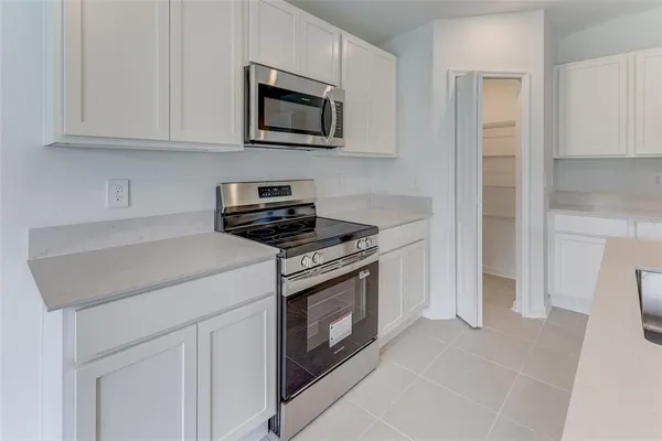 a view of empty room with window