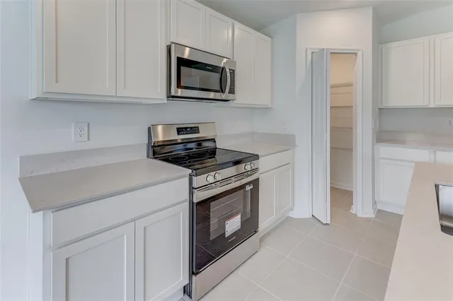 a view of empty room with window