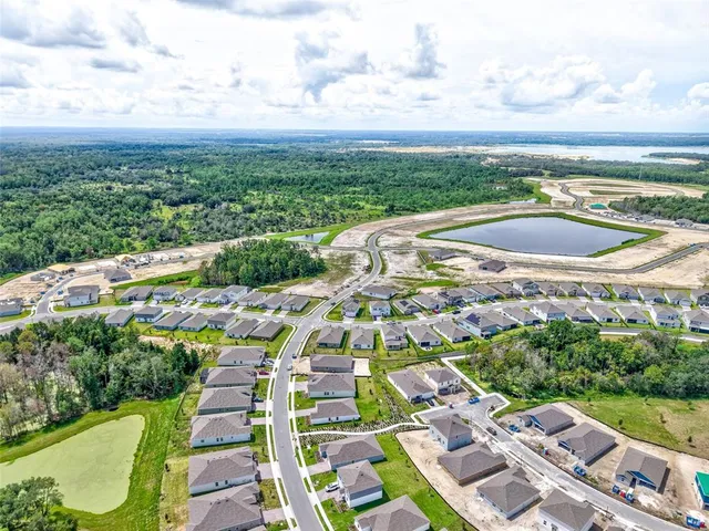 a view of a yard in front of house