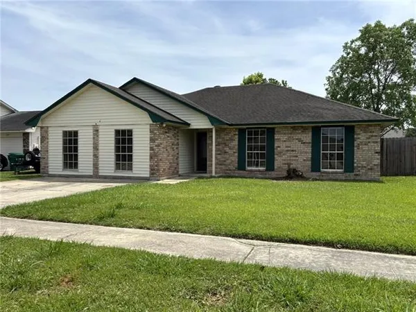 $1,925 | 2040 Golfview Drive, Laplace, LA 70068