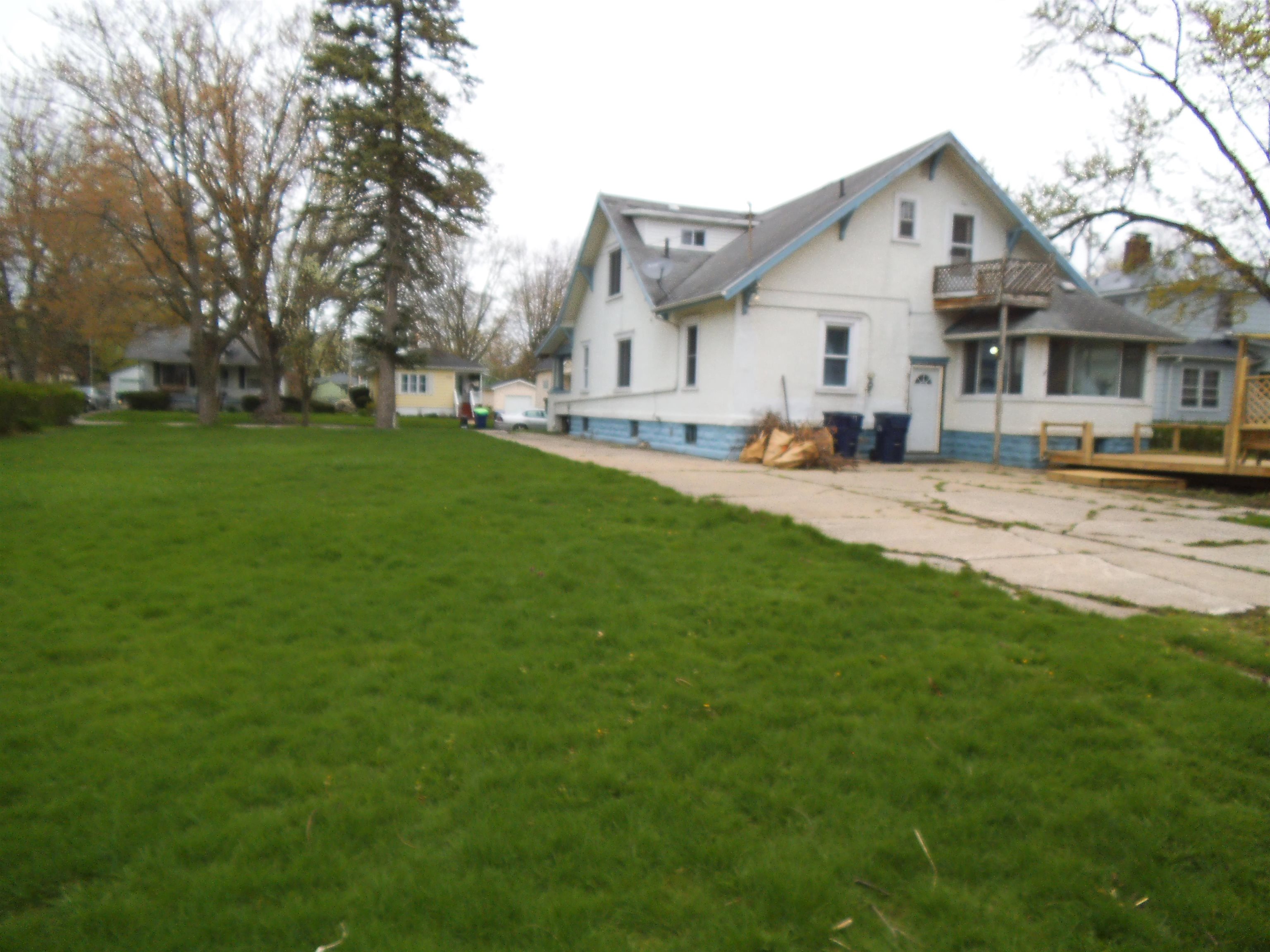 2172 2nd Street Bay City, MI 48708 - Photo 2 of 19 Gallery Image 2