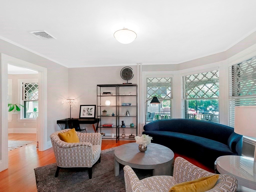 92 Oxford Road Newton, MA 02459 - Photo 4 of 42 Gallery Image 4