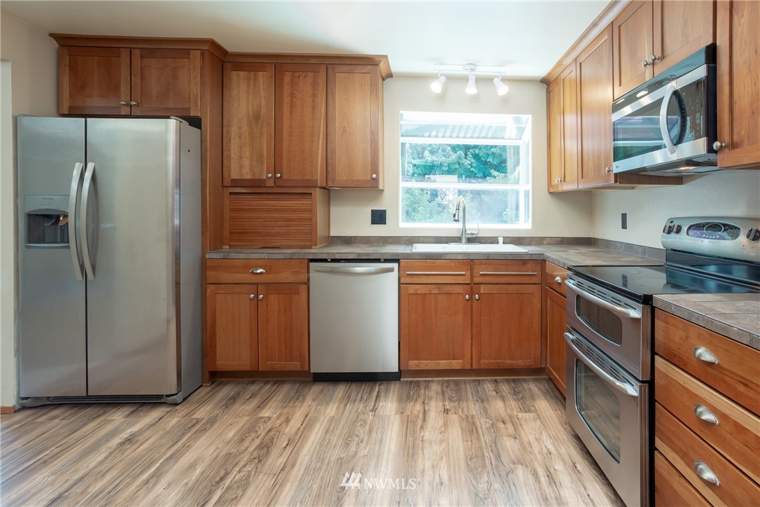 2220 172nd Place Southeast Bothell, WA 98012 - Photo 8 of 25 Gallery Image 8