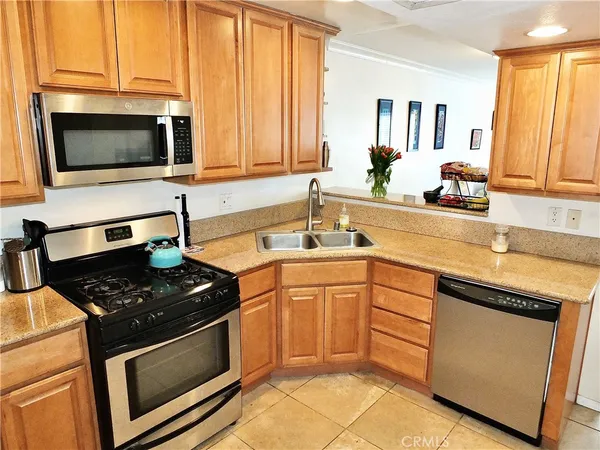$2,695 | 1605 2nd Street, Unit 302, Long Beach, CA 90802