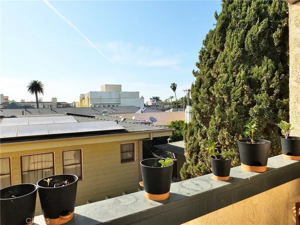 $2,695 | 1605 2nd Street, Unit 302, Long Beach, CA 90802