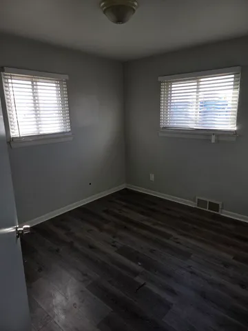 $1,900 | 27294 West Pleasant Ridge Drive, Dearborn Heights, MI 48127