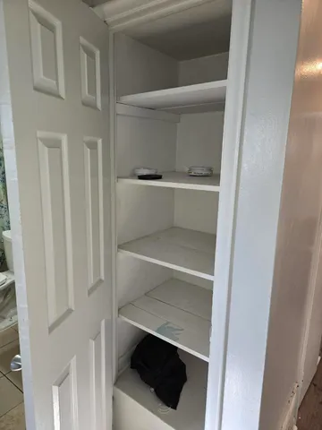 $1,900 | 27294 West Pleasant Ridge Drive, Dearborn Heights, MI 48127