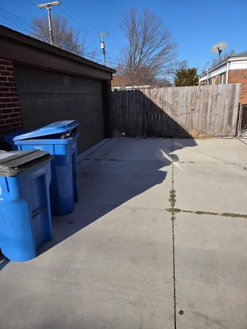 $1,900 | 27294 West Pleasant Ridge Drive, Dearborn Heights, MI 48127