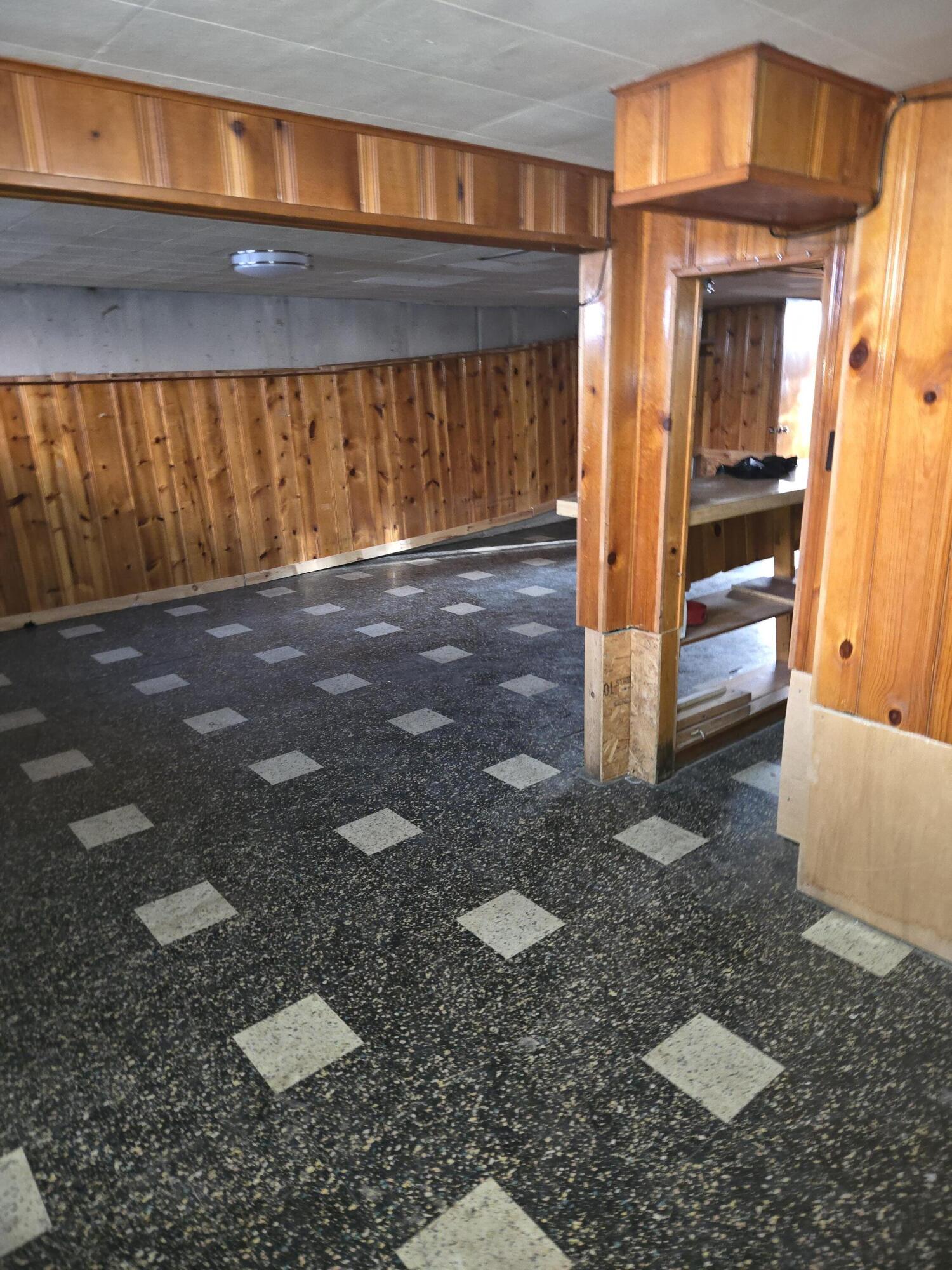 27294 West Pleasant Ridge Drive Dearborn Heights, MI 48127 - Photo 21 of 35 20251221_140408