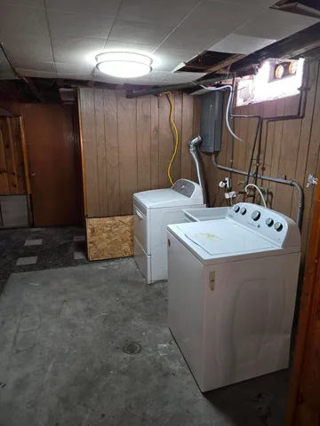 $1,900 | 27294 West Pleasant Ridge Drive, Dearborn Heights, MI 48127