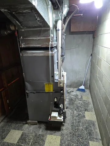 $1,900 | 27294 West Pleasant Ridge Drive, Dearborn Heights, MI 48127