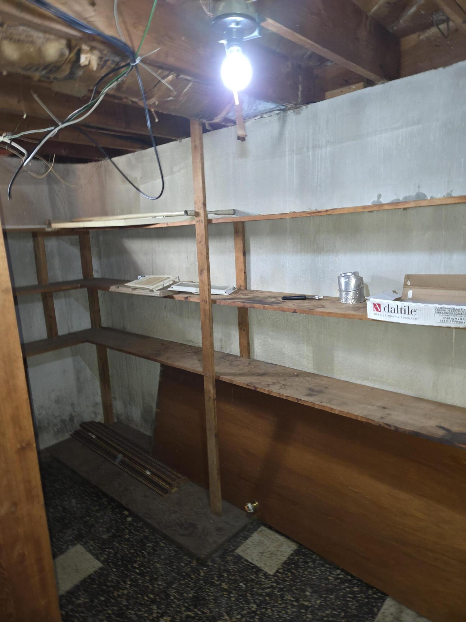 27294 West Pleasant Ridge Drive Dearborn Heights, MI 48127 - Photo 30 of 35 20251221_140607 (1)