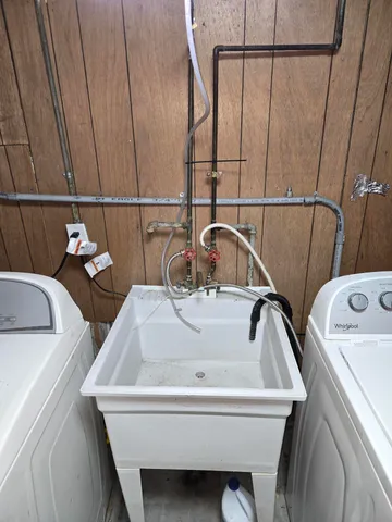 $1,900 | 27294 West Pleasant Ridge Drive, Dearborn Heights, MI 48127