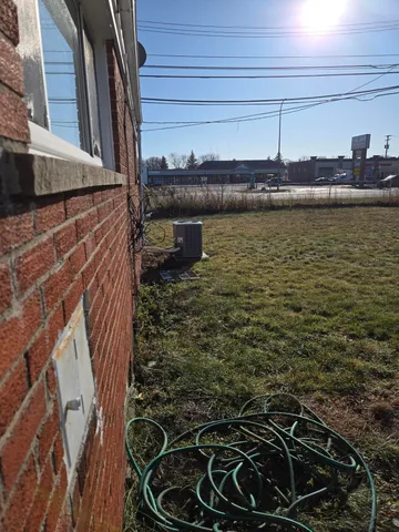 $1,900 | 27294 West Pleasant Ridge Drive, Dearborn Heights, MI 48127