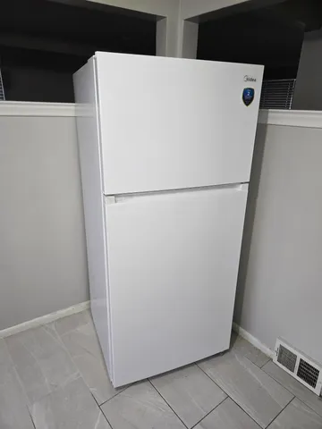 $1,850 | 27294 West Pleasant Ridge Drive, Dearborn Heights, MI 48127