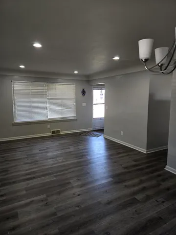 $1,900 | 27294 West Pleasant Ridge Drive, Dearborn Heights, MI 48127