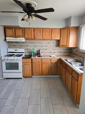 $1,900 | 27294 West Pleasant Ridge Drive, Dearborn Heights, MI 48127