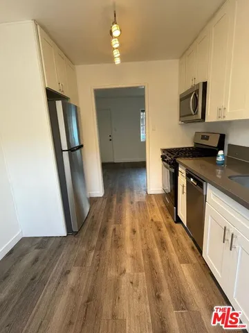 $1,695 | 829 East 108th Street, Unit 5, Los Angeles, CA 90059
