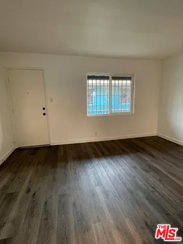 $1,695 | 829 East 108th Street, Unit 5, Los Angeles, CA 90059