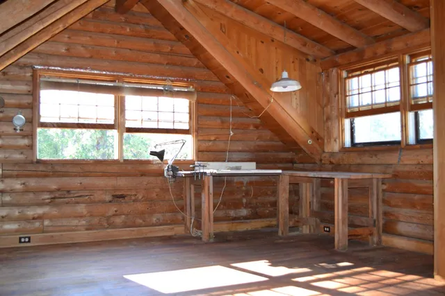 a view of room with an empty room
