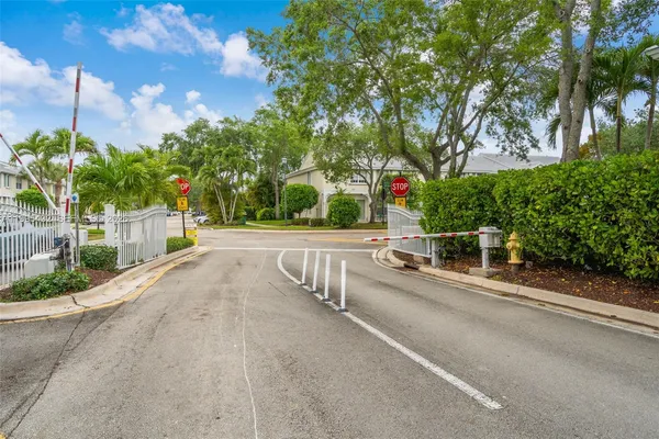 $415,000 | 9925 Northwest 57th Manor, Coral Springs, FL 33076