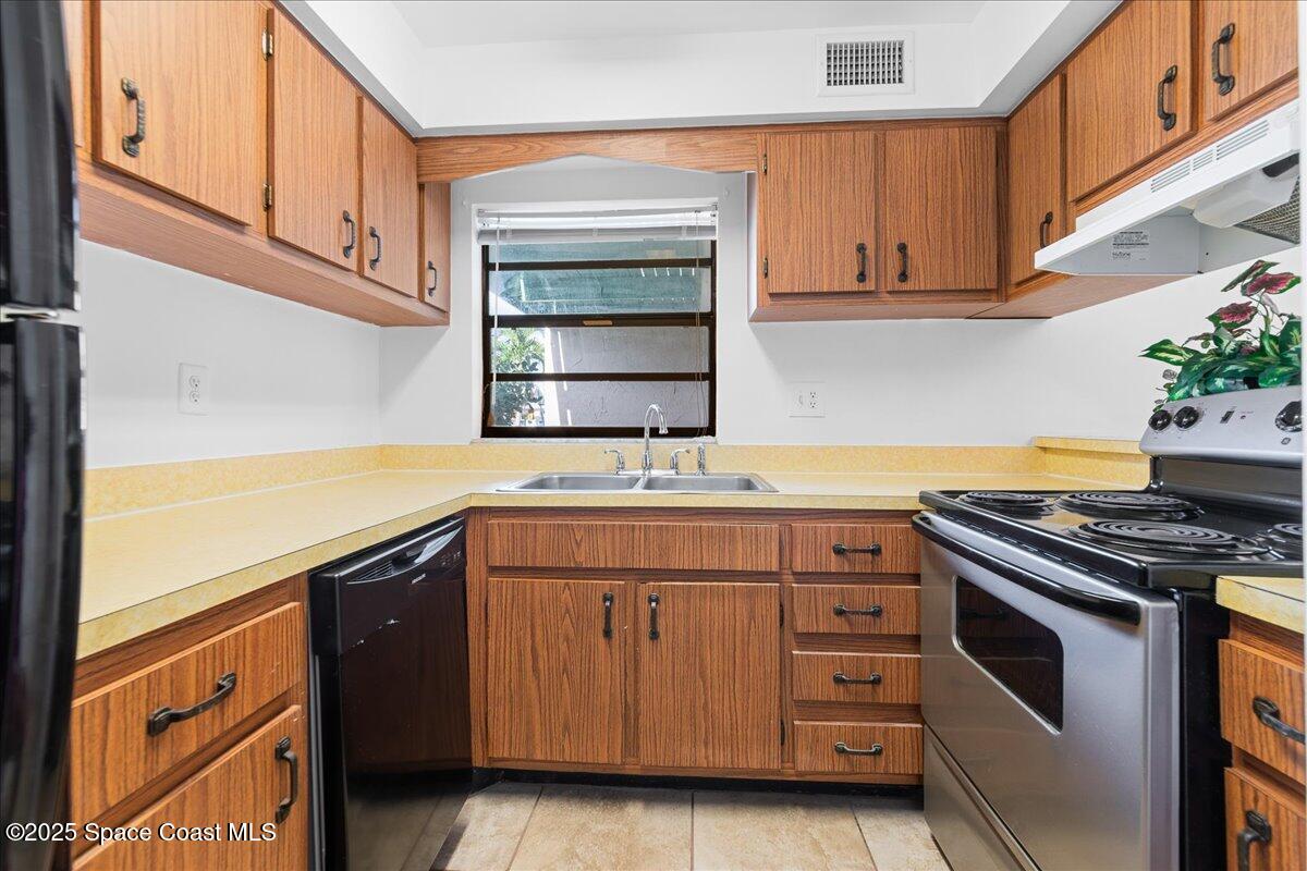 1225 North Wickham Road, Unit 814 Melbourne, FL 32935 - Photo 8 of 25 Kitchen