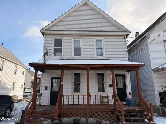 $1,200 | 18 Swan Street, Unit DOWN, Amsterdam, NY 12010