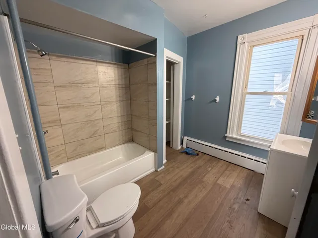 $1,200 | 18 Swan Street, Unit DOWN, Amsterdam, NY 12010