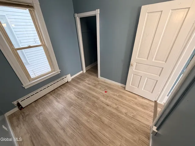 $1,200 | 18 Swan Street, Unit DOWN, Amsterdam, NY 12010