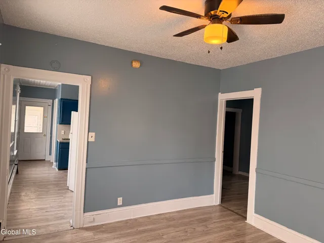 $1,200 | 18 Swan Street, Unit DOWN, Amsterdam, NY 12010