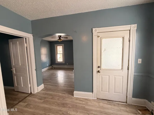 $1,200 | 18 Swan Street, Unit DOWN, Amsterdam, NY 12010