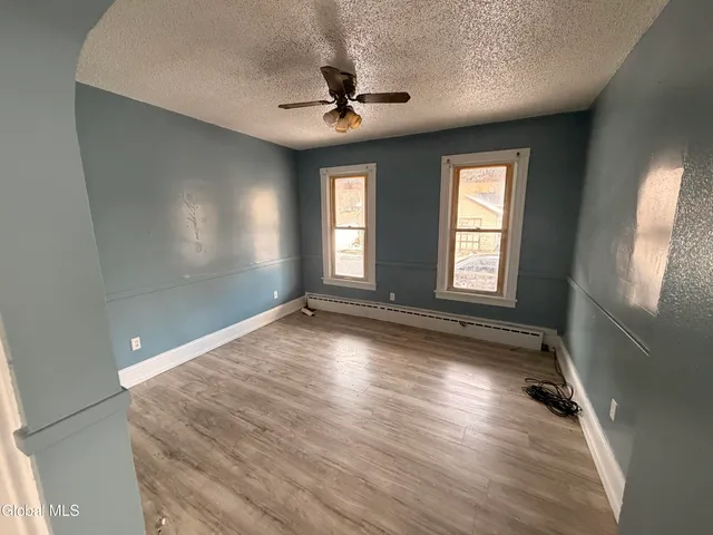 $1,200 | 18 Swan Street, Unit DOWN, Amsterdam, NY 12010