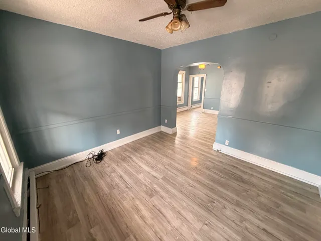 $1,200 | 18 Swan Street, Unit DOWN, Amsterdam, NY 12010